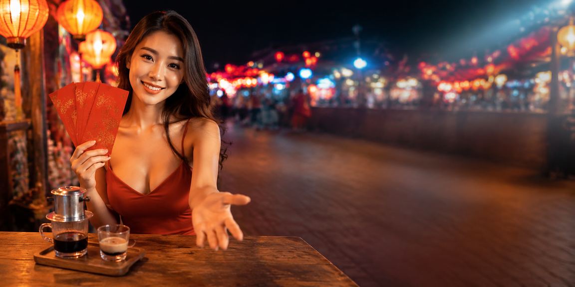 Người chơi xem thông tin trò chơi trước khi đặt cược tại casino trực tuyến Việt Nam
